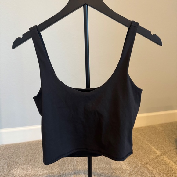 Vuori Daily Crop Black in Size Medium - Picture 4 of 4